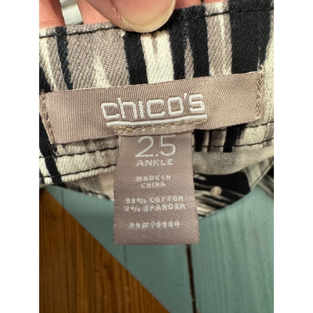 Chico’s Black & White Abstract Ankle Pants Size Large